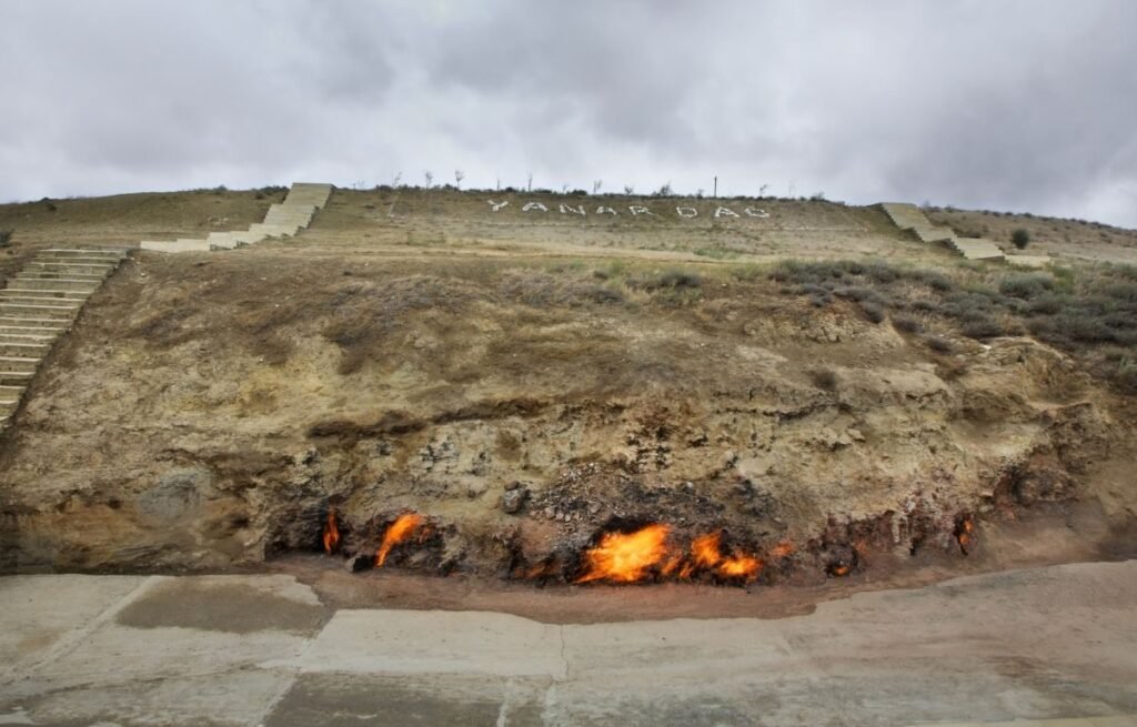 Mont Yanar Dag Azerbaïdjan