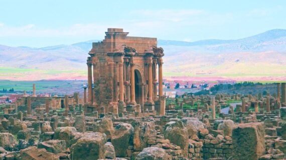 Timgad arch trajan Timgad Guided Tour