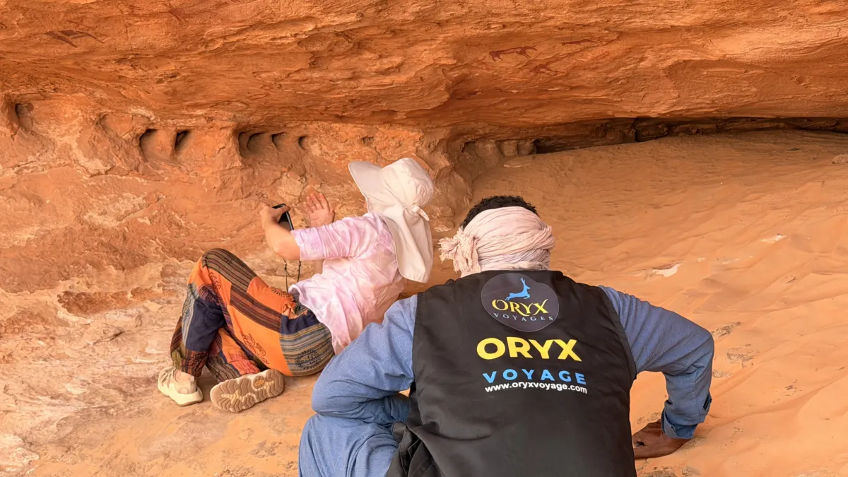 Oryx Voyage Guide explaining Rock arts in Djanet