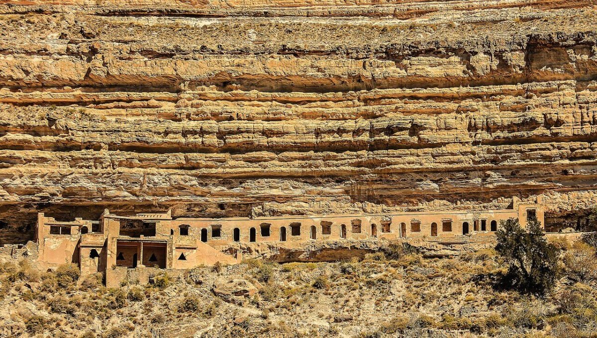 Ghoufi Balconies Travel